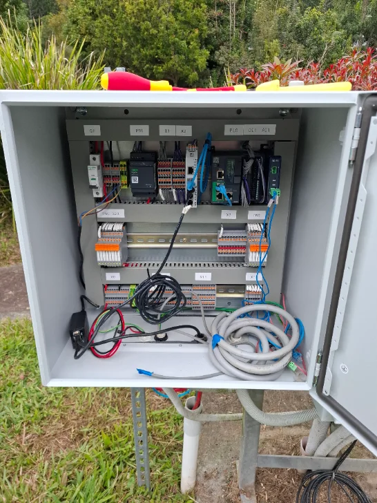 Flight pump controller integrated with master-plant telemetry